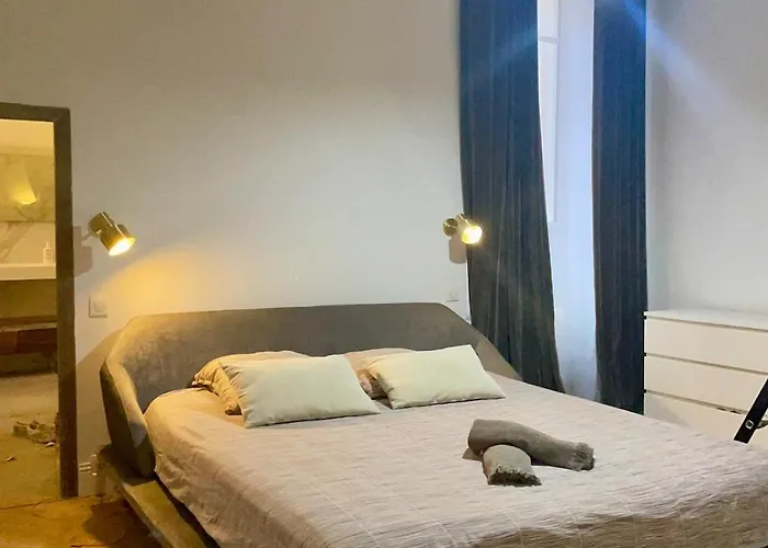 130 M2 à Proximité Et Cathédrale Ajaccio (Corsica)